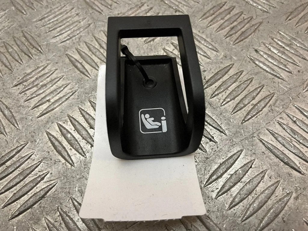ISOFIX klamber – Mercedes-Benz X-class W470 (2017-2020)