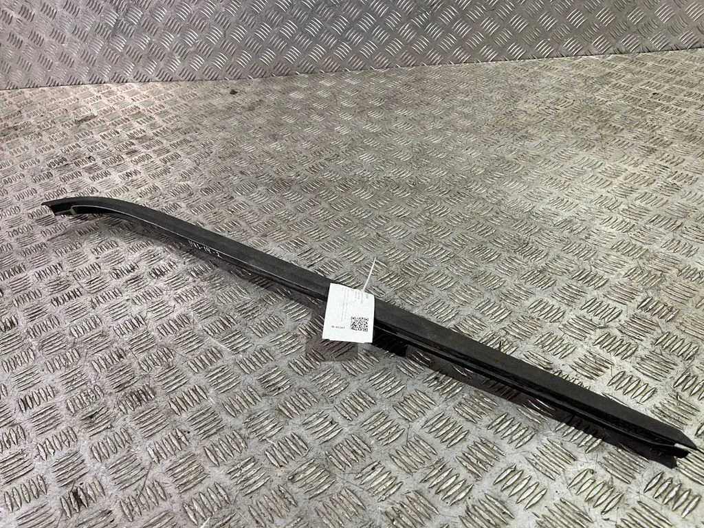 Rear glass trim – Ford Mustang V (2005-2014)