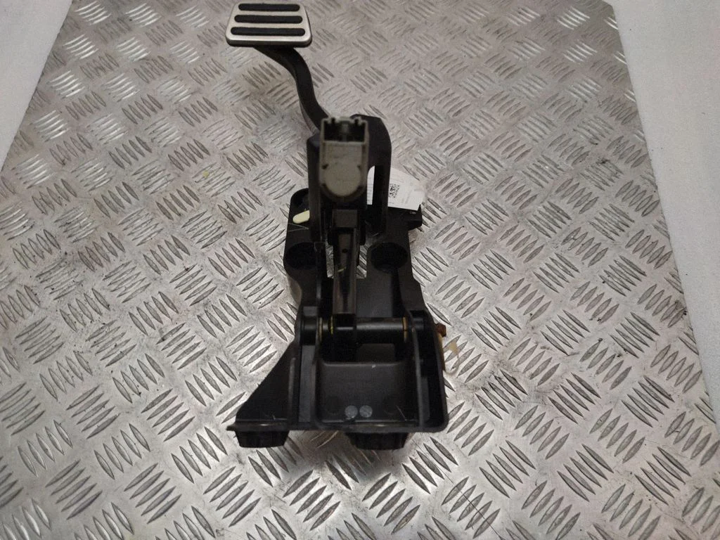 Brake pedal FR3C2D094CD