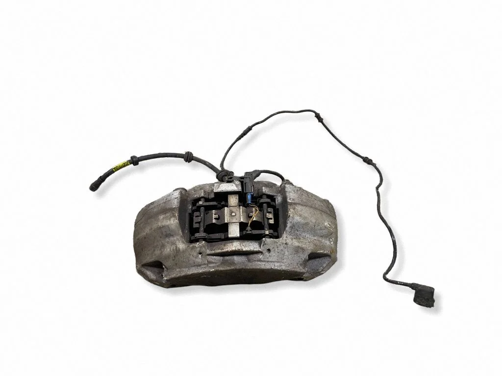 Front brake caliper – right