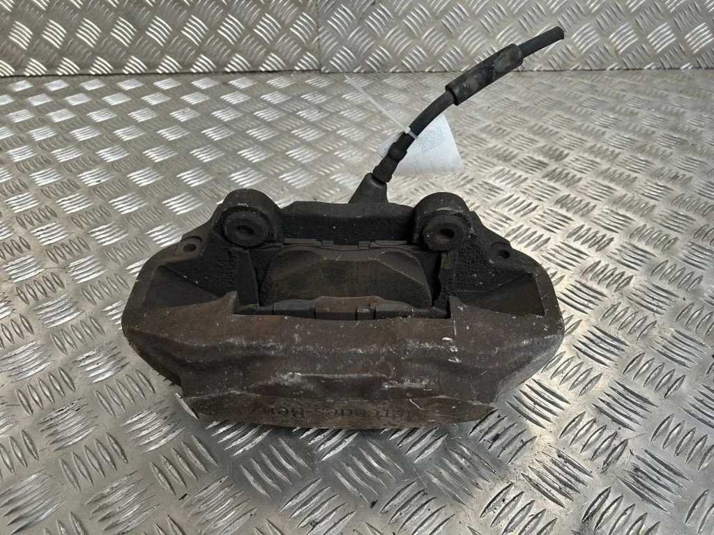 Front brake caliper 25307
