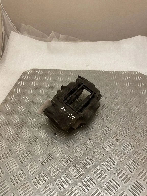Front brake caliper – right