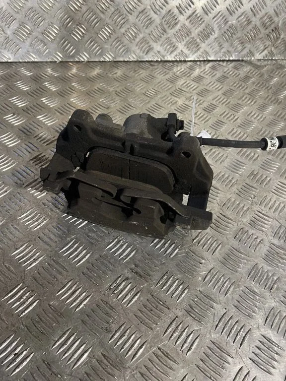 Front brake caliper 31675741