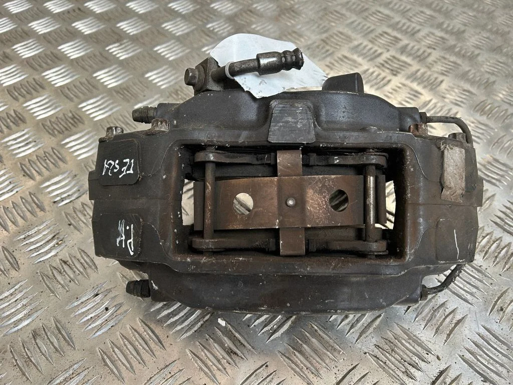 Front brake caliper 104263900D