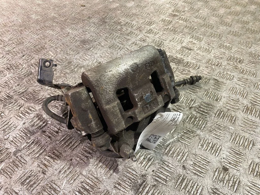 Front brake caliper – left