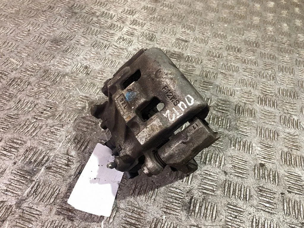 Front brake caliper – right