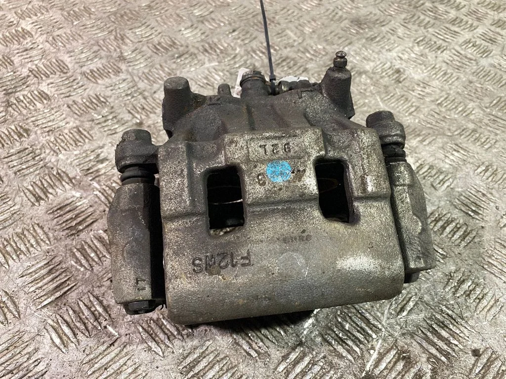 Front brake caliper – left