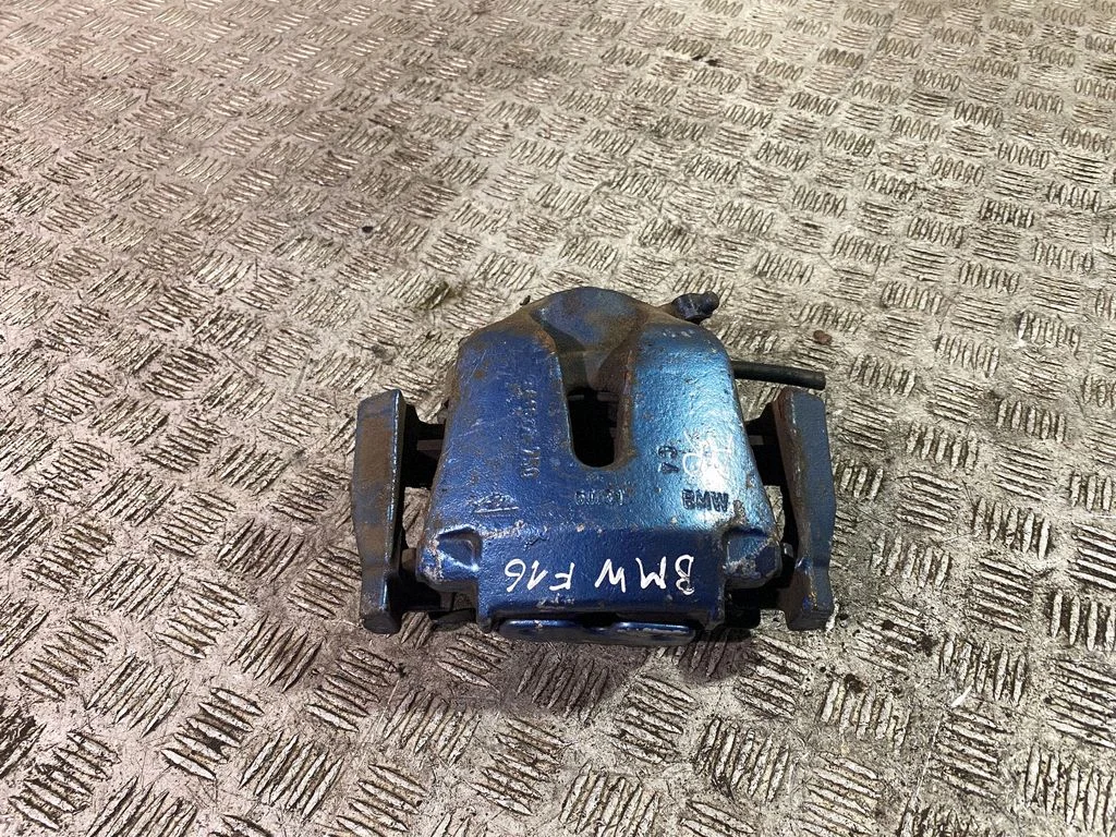 Front brake caliper – right