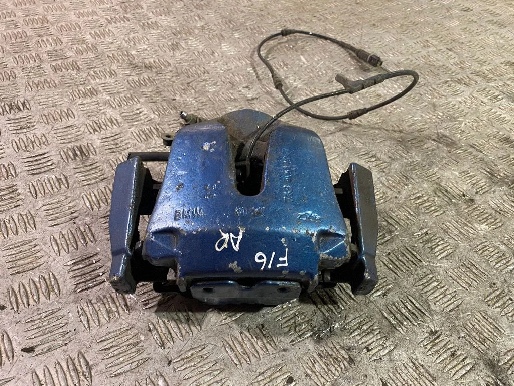 Front brake caliper – left