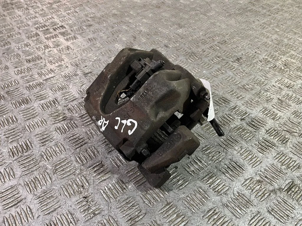 Front brake caliper – right