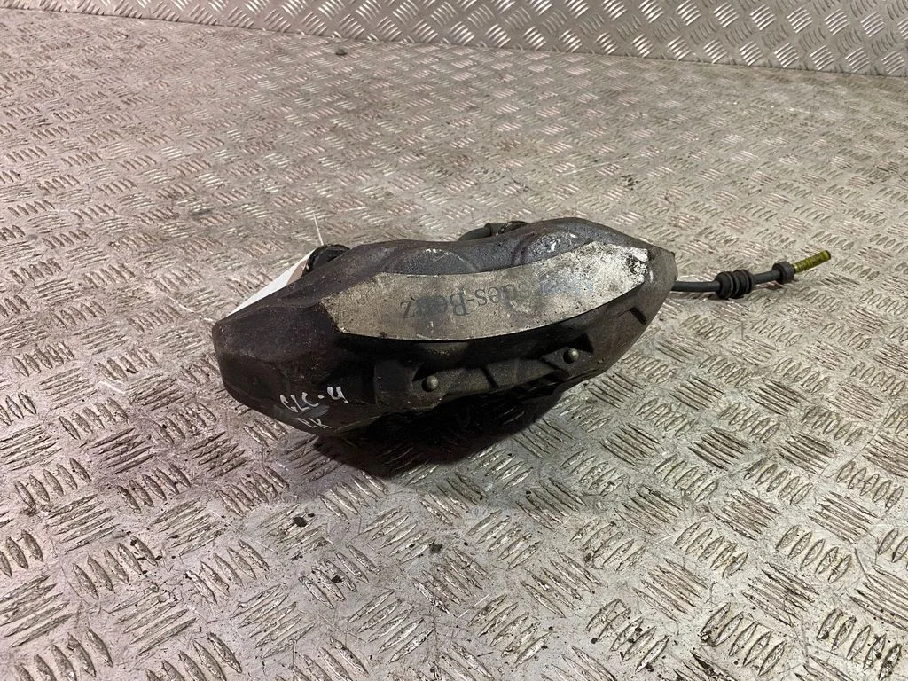 Zacisk hamulcowy przedni – lewa