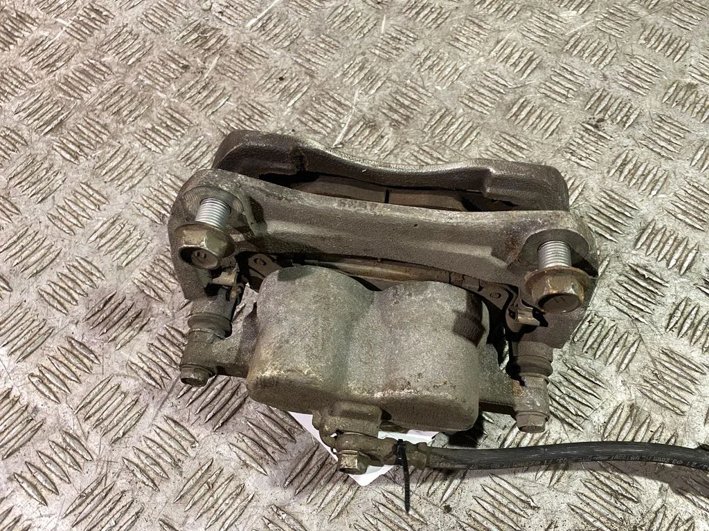 Front brake caliper – left