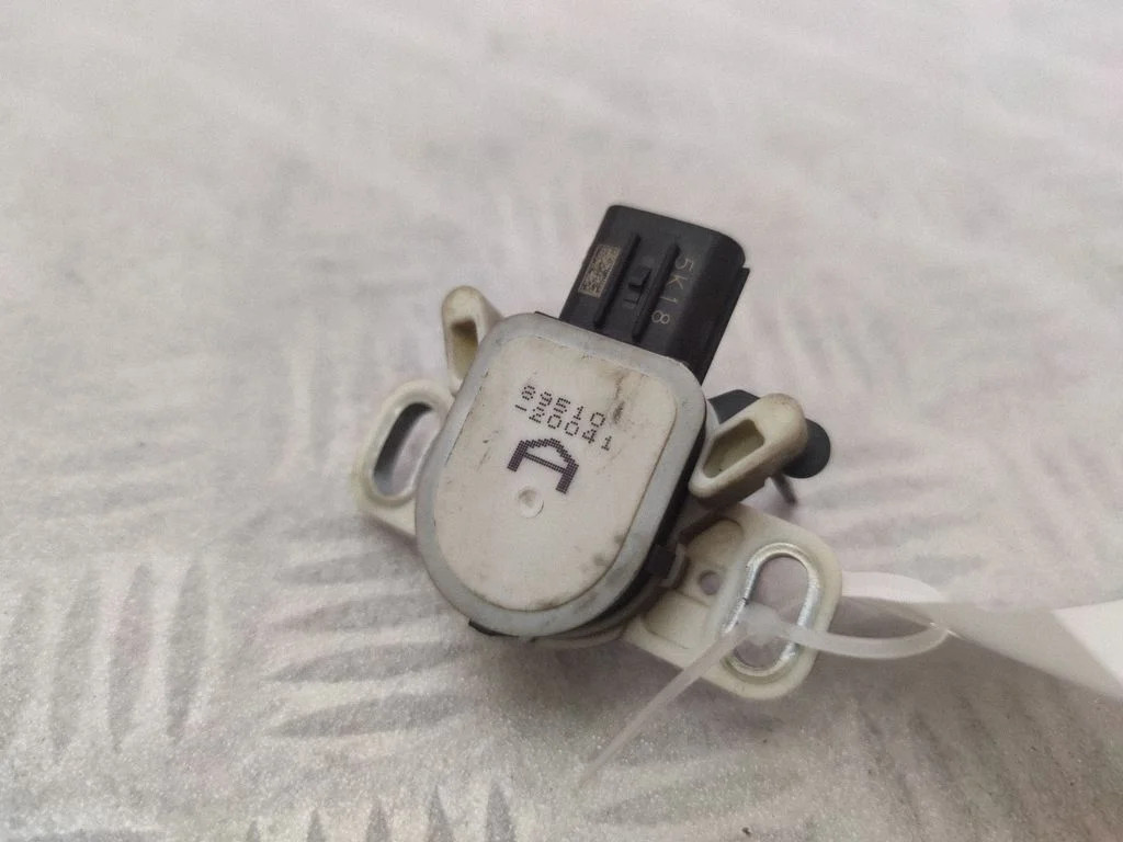 Brake pedal sensor switch – Lexus RX 450H (2016-)