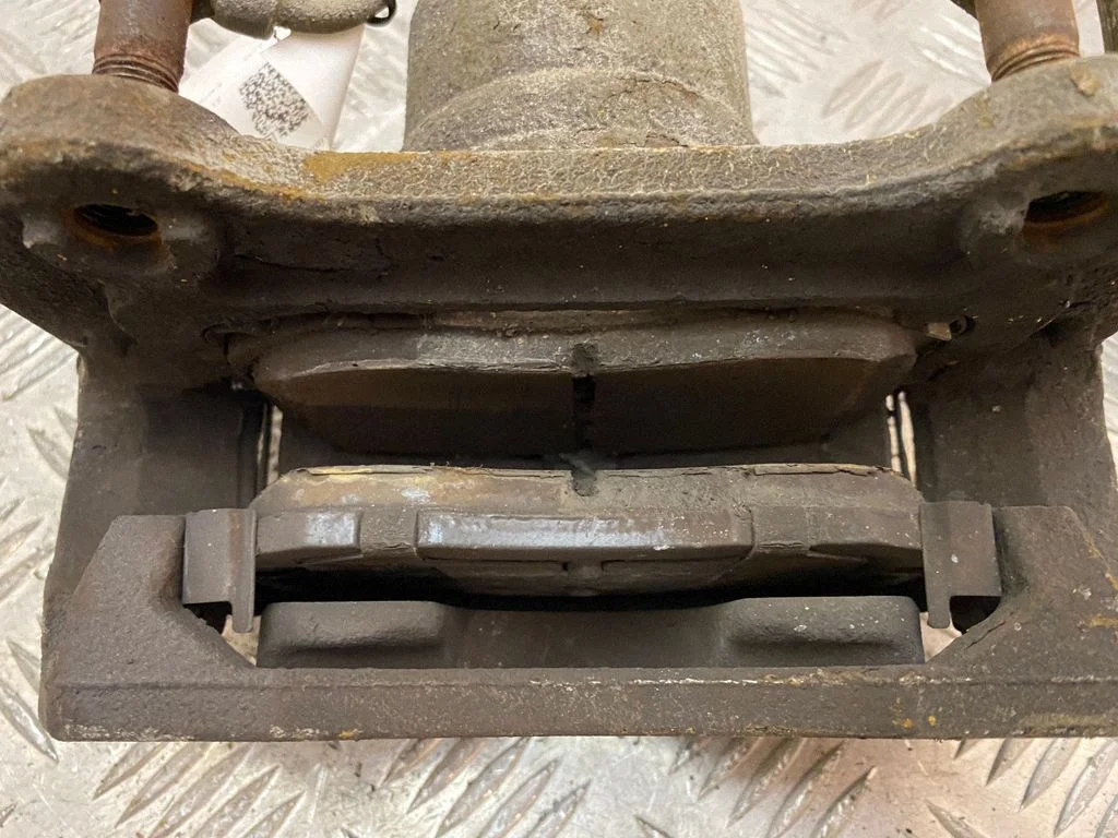 Front brake caliper – left