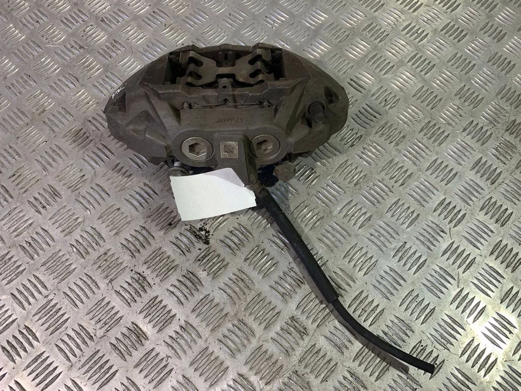 Priekšējais bremžu suports – kreisā