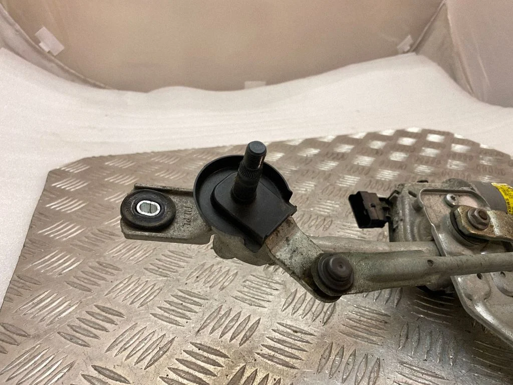 Front wiper linkage and motor 98100S1000