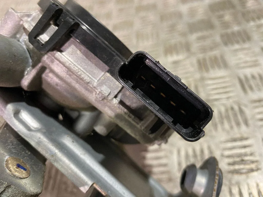 Front wiper linkage and motor