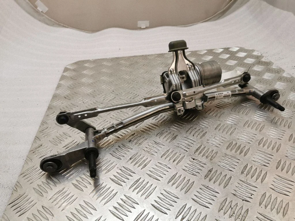 Front wiper linkage and motor 9824762480