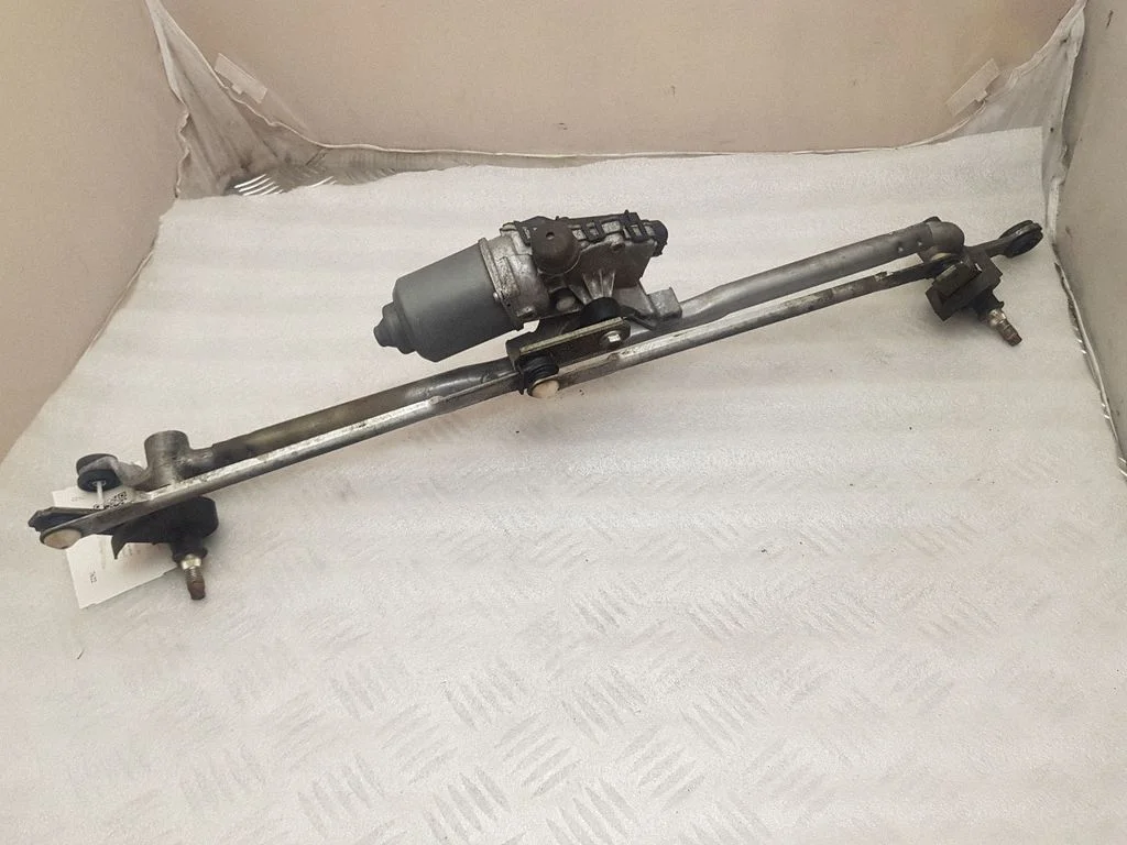 Mechanizm wycieraczek z silniczkiem 68156254AA