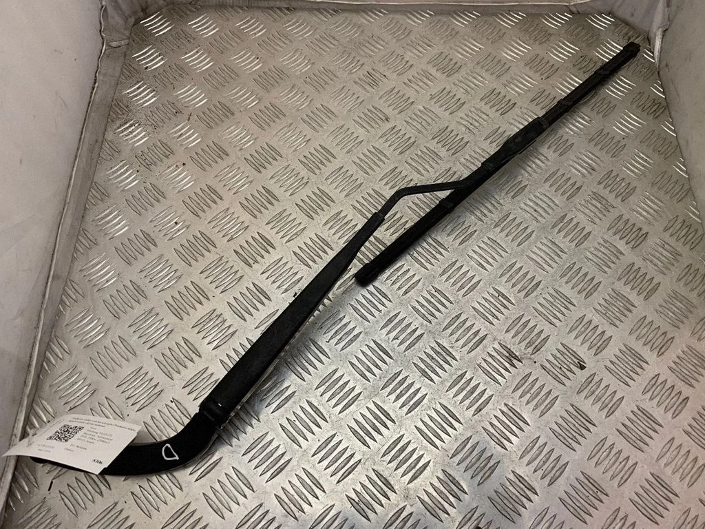 Front wiper blade arm FR3B17B589AA