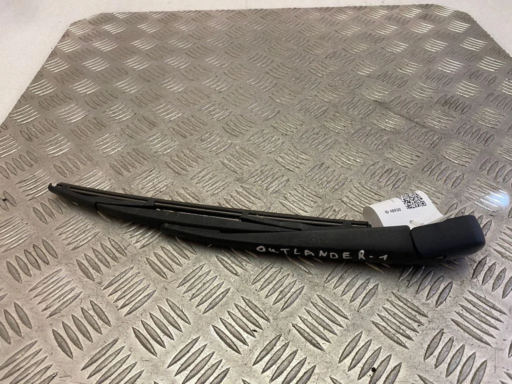 Rear wiper blade arm