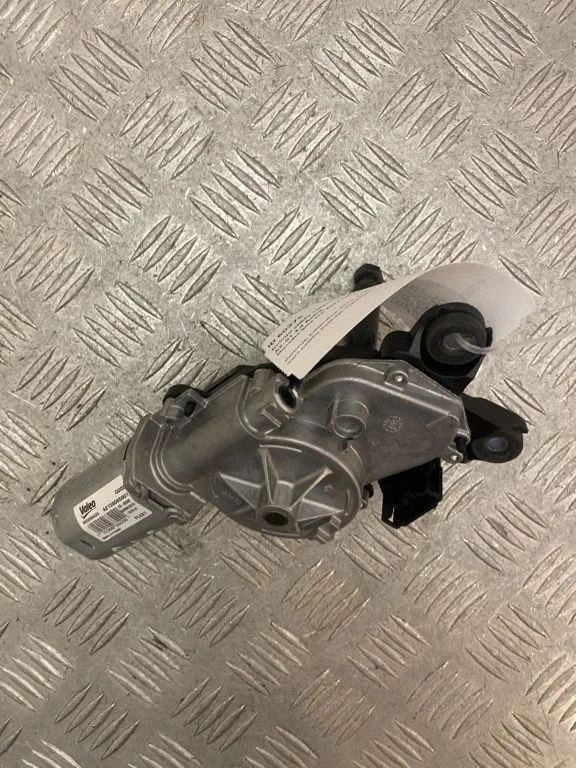 Aizmugurējā stikla tīrītāja motoriņš A2139065901