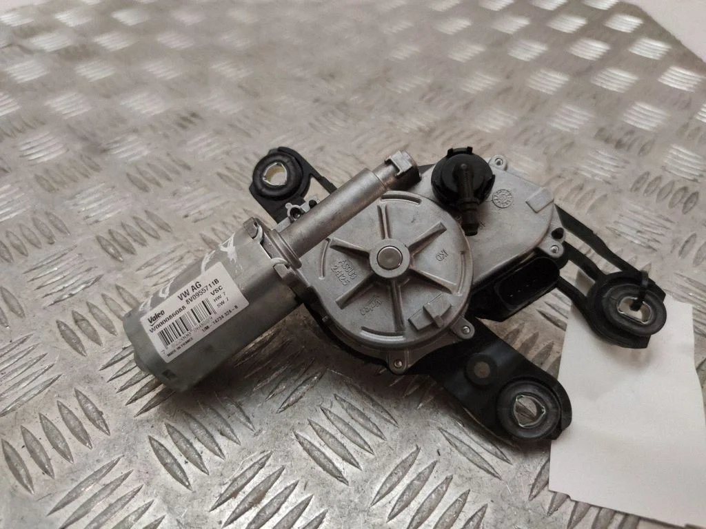 Aizmugurējā stikla tīrītāja motoriņš 5V0955711B
