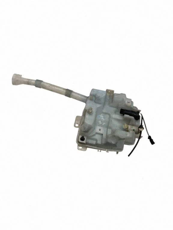 Klaasipesuvedeliku paak – Mitsubishi Outlander (2013-2021)