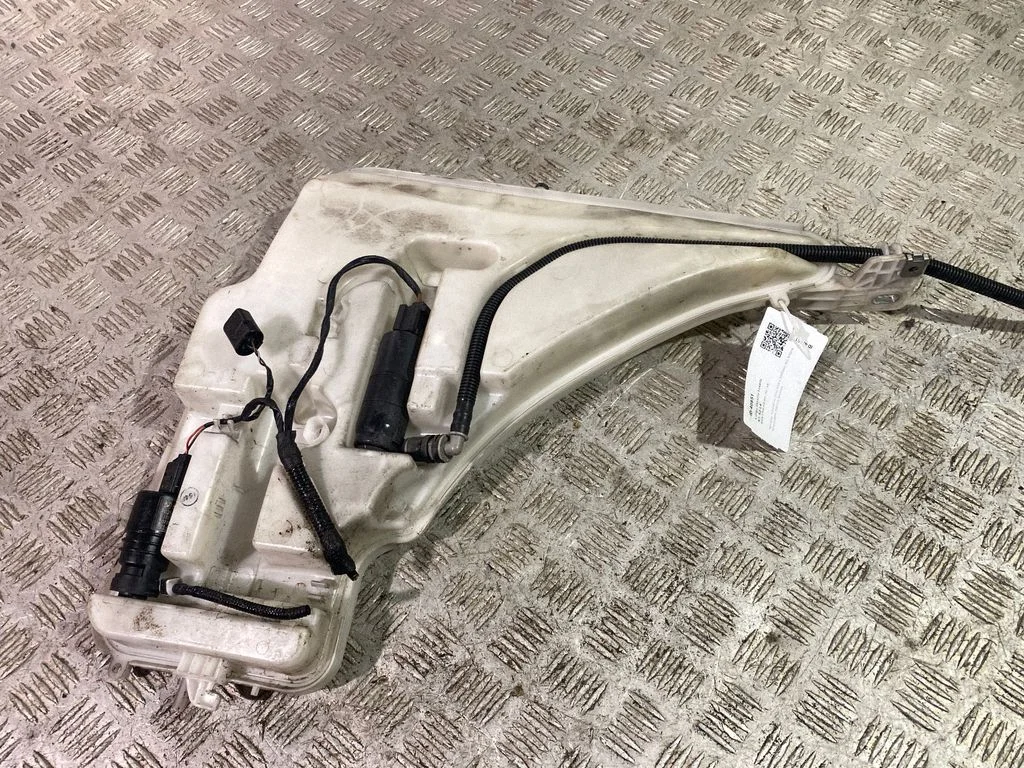 Windshield washer fluid reservoir/tank 7211679
