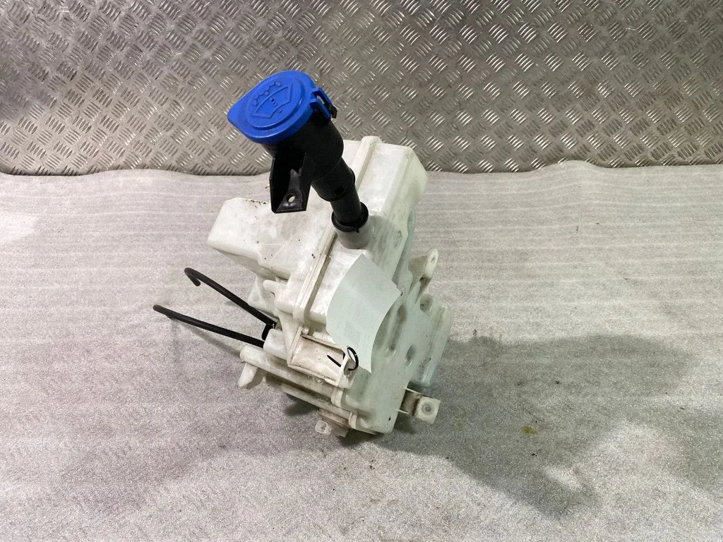 Windshield washer fluid reservoir/tank J9D317B613B