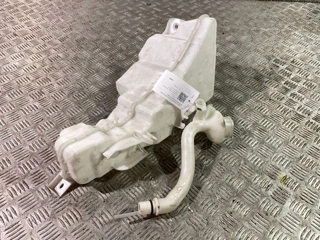 Windshield washer fluid reservoir/tank 31699968