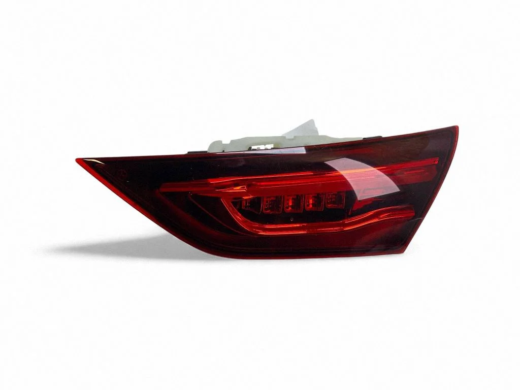 Lampa tylna w klapie A1189066400