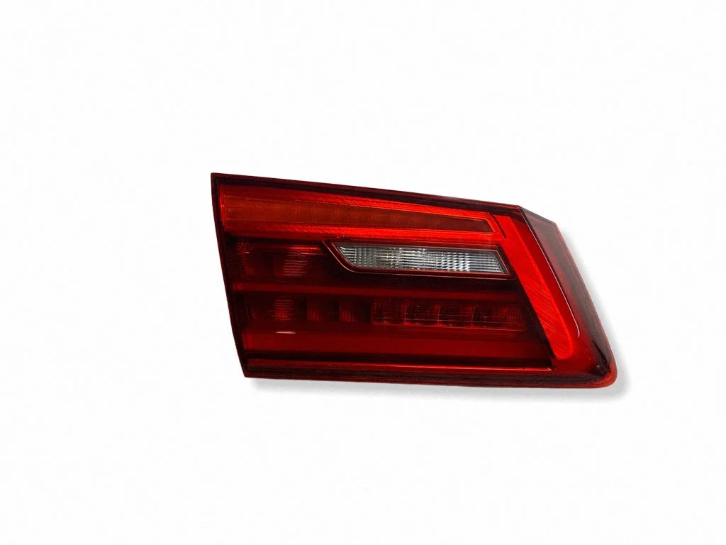 Lampa tylna w klapie 630341