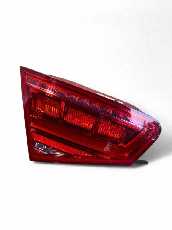 Tailgate rear/tail lights – Audi A8 S8 D4 4H (2010-2016)