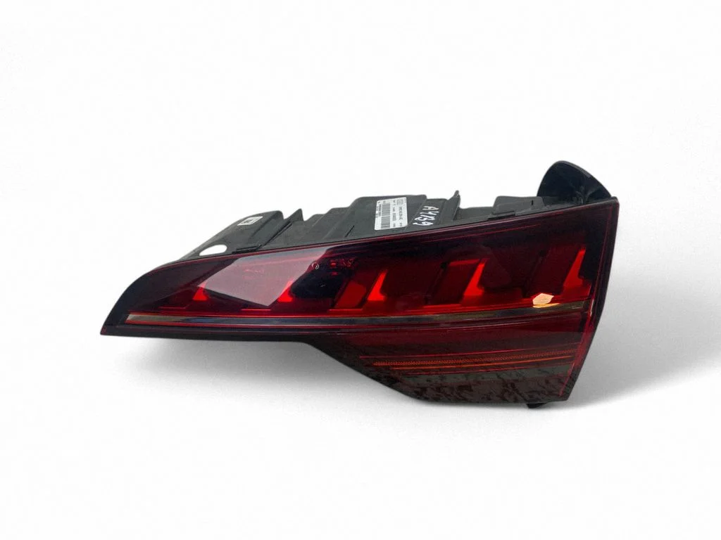 Tailgate rear/tail lights 8W9945094AC