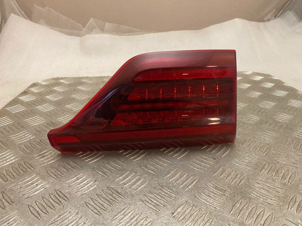 Lampa tylna w klapie 92405F1600
