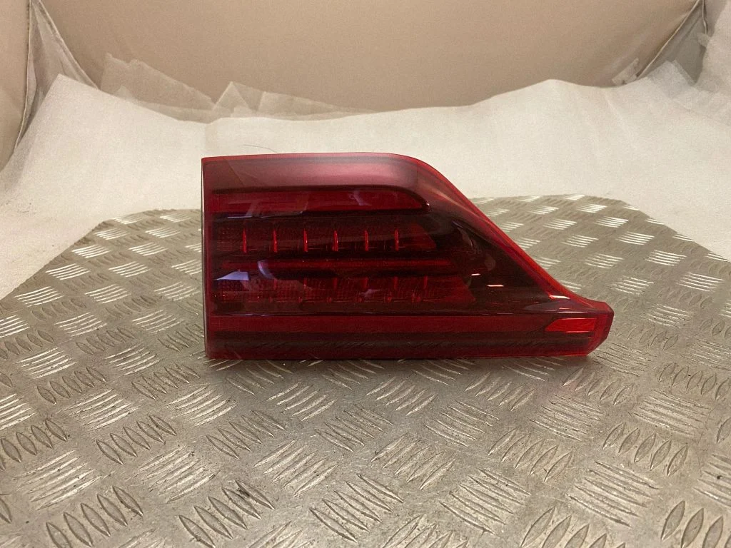 Lampa tylna w klapie 92406F1600