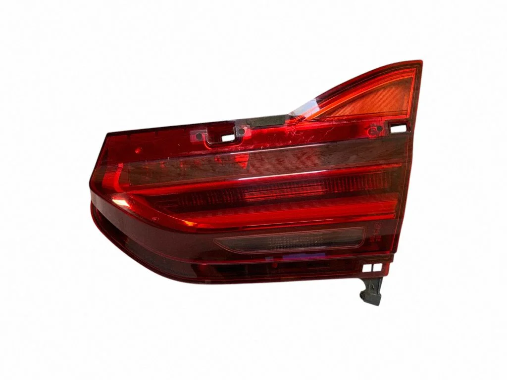 Lampa tylna w klapie 7342968