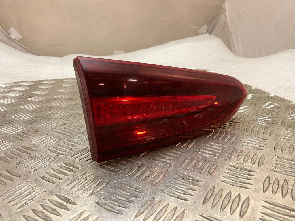 Tailgate rear/tail lights M02L