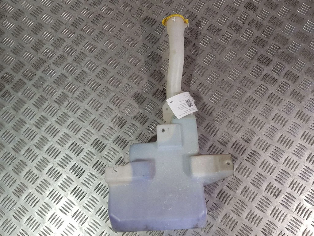 Windshield washer fluid reservoir/tank FR3B17B613AD