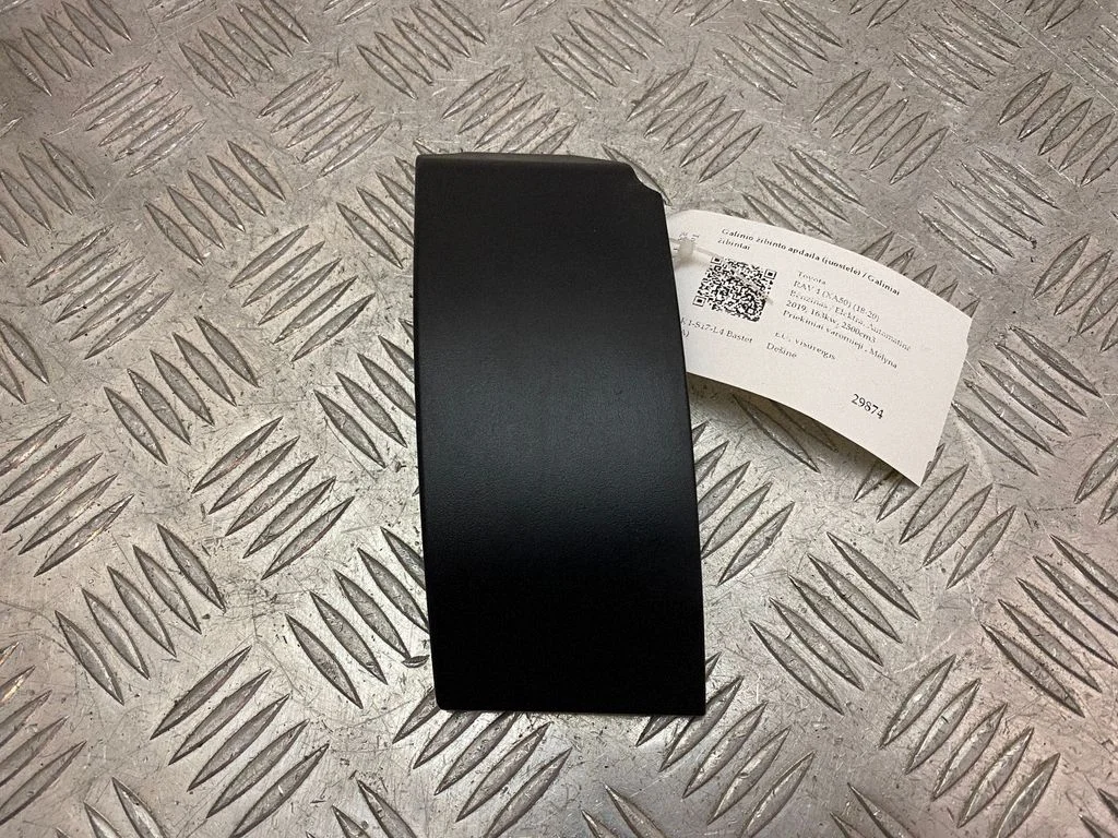 Rear/tail light trim molding – Toyota RAV 4 (XA50) (2018-)