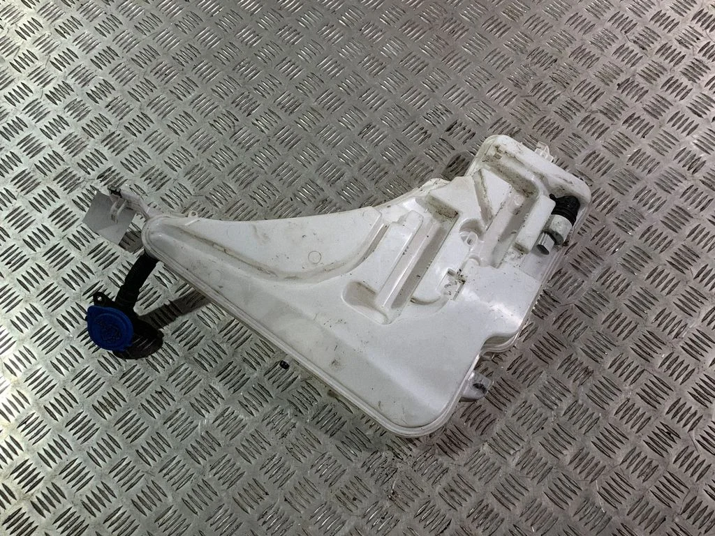 Windshield washer fluid reservoir/tank 7241671