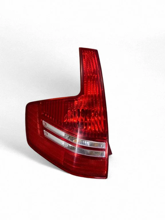 Aizmugurējais lukturis virsbūvē – Citroen C4 I (2004-2010)