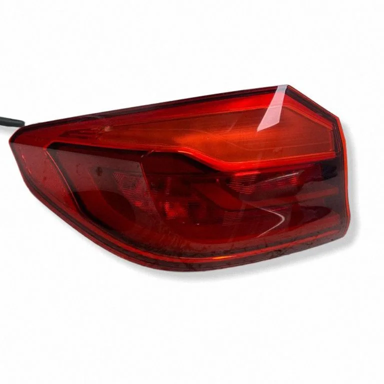 Lampa tylna w błotniku 7376463
