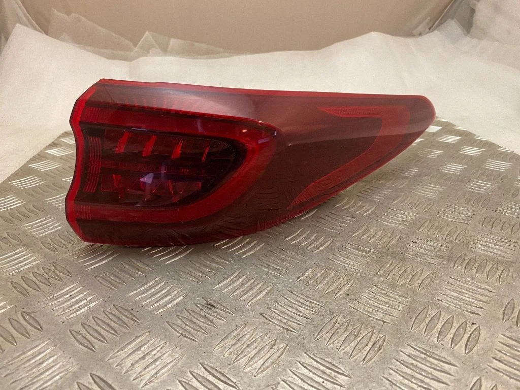 Lampa tylna w błotniku 92402F1600