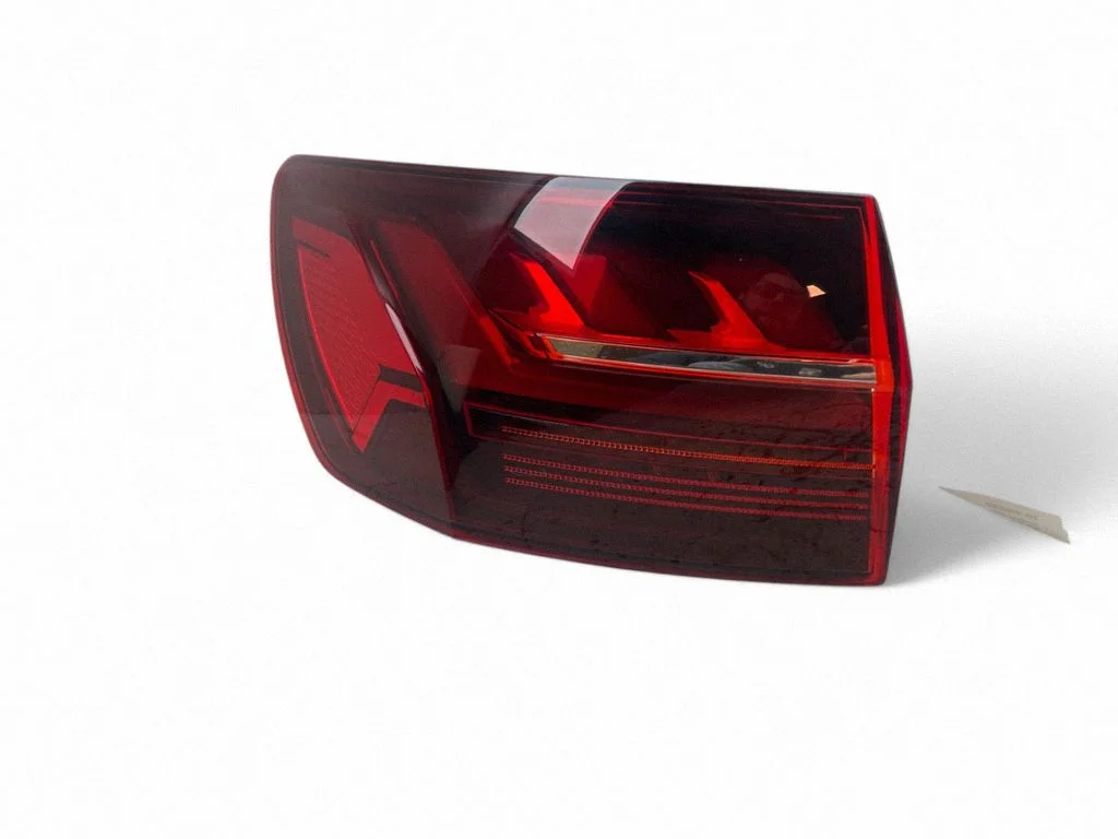 Rear/tail lights 8W9945091AC