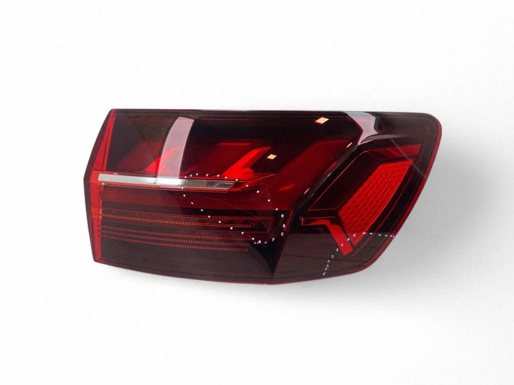 Rear/tail lights 8W9945092AC