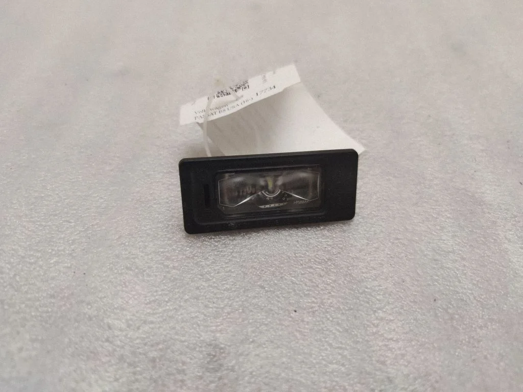Oświetlenie tablicy rejestracyjnej – Volkswagen Passat B7 USA (2012-2019)