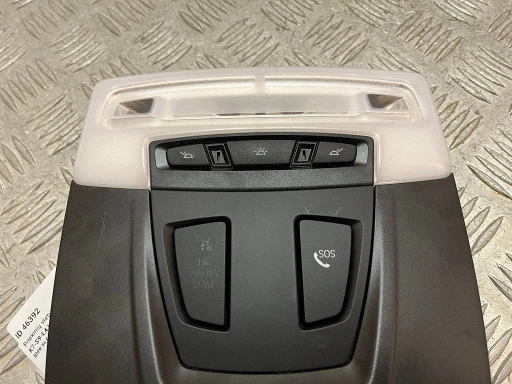 Front seat light 6820169