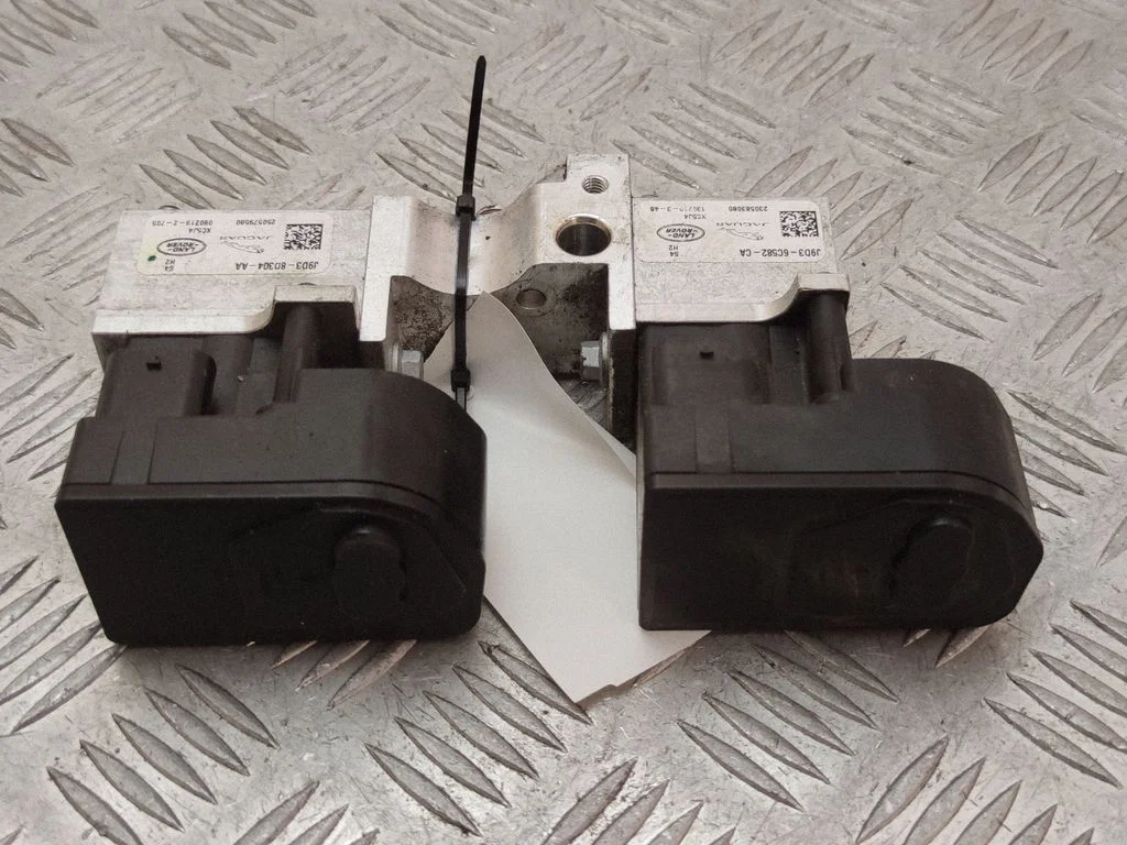 Air conditioning (A/C) expansion valve J9D36C582CA